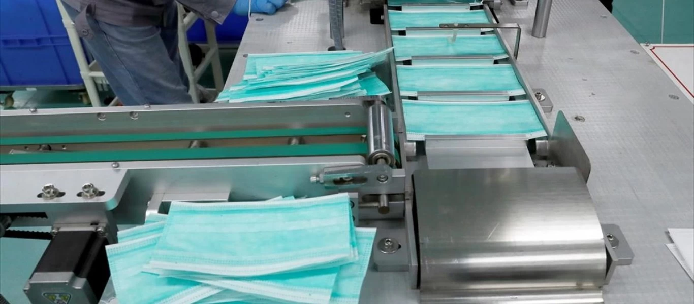 Γυναίκες από τον Έβρο φτιάχνουν μάσκες για τον κορωνοϊό από την προίκα των γιαγιάδων τους